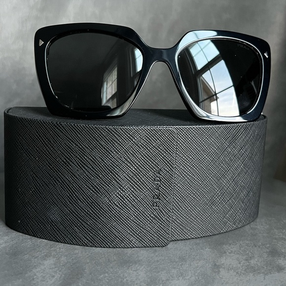 Prada PR23ZSF 54mm Square Sunglasses in Black NWT 377$ - Picture 11 of 16